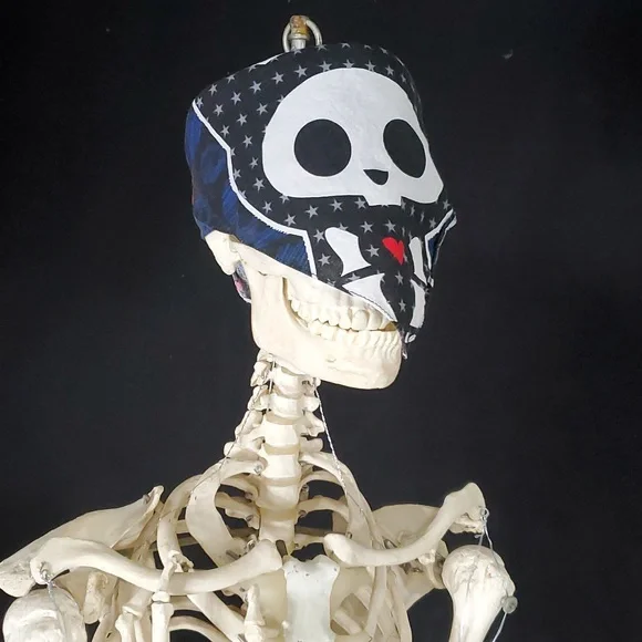 VTG Hot Topic Skelanimals Kit The Cat Square Bandana Scarf Accessory Sz 20"x 20" - Picture 14 of 16